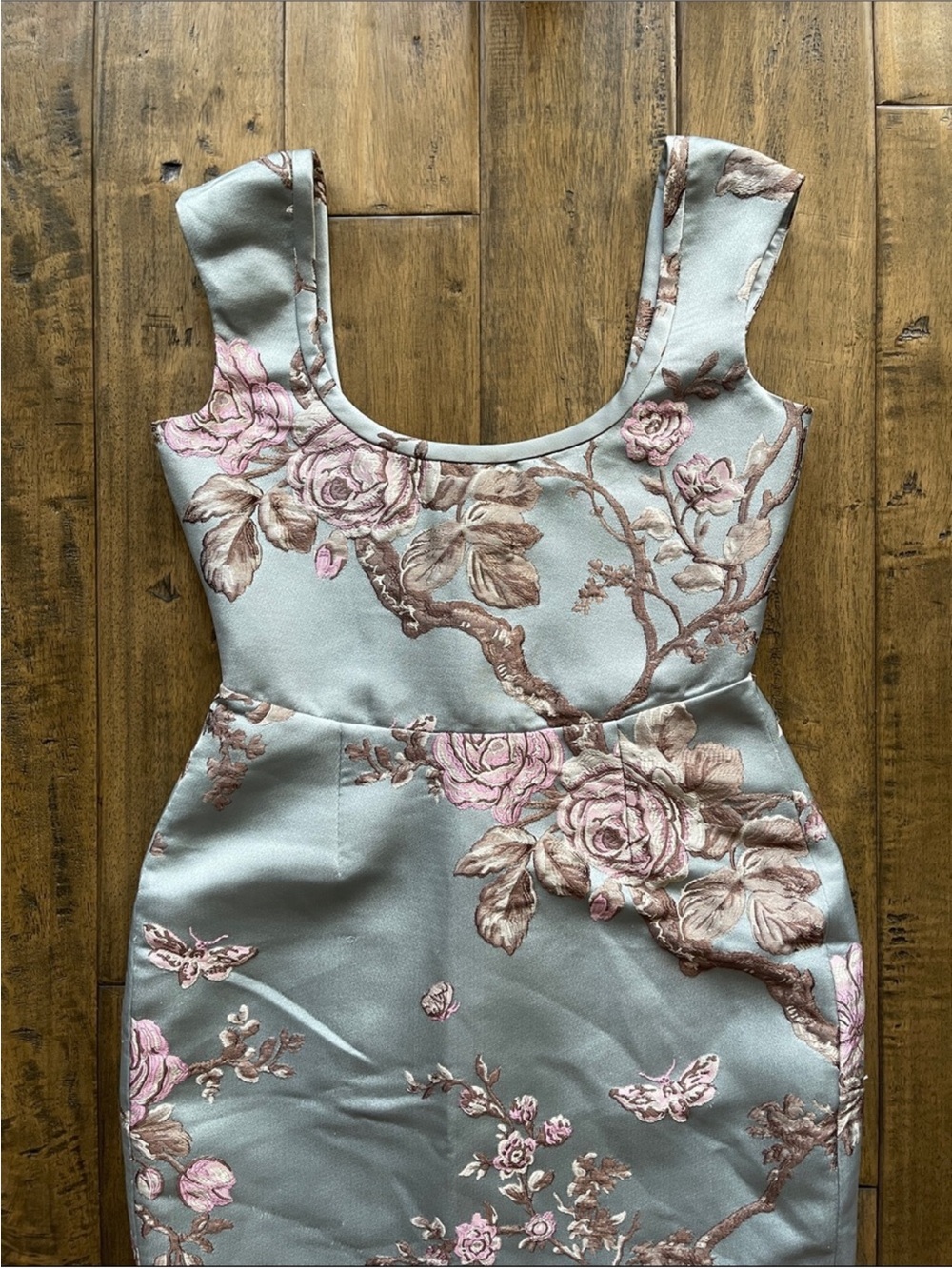 ✨NEW✨ SAU LEE Brooke Floral Brocade
Column Gown in Blue Ash - Picture 4 of 8